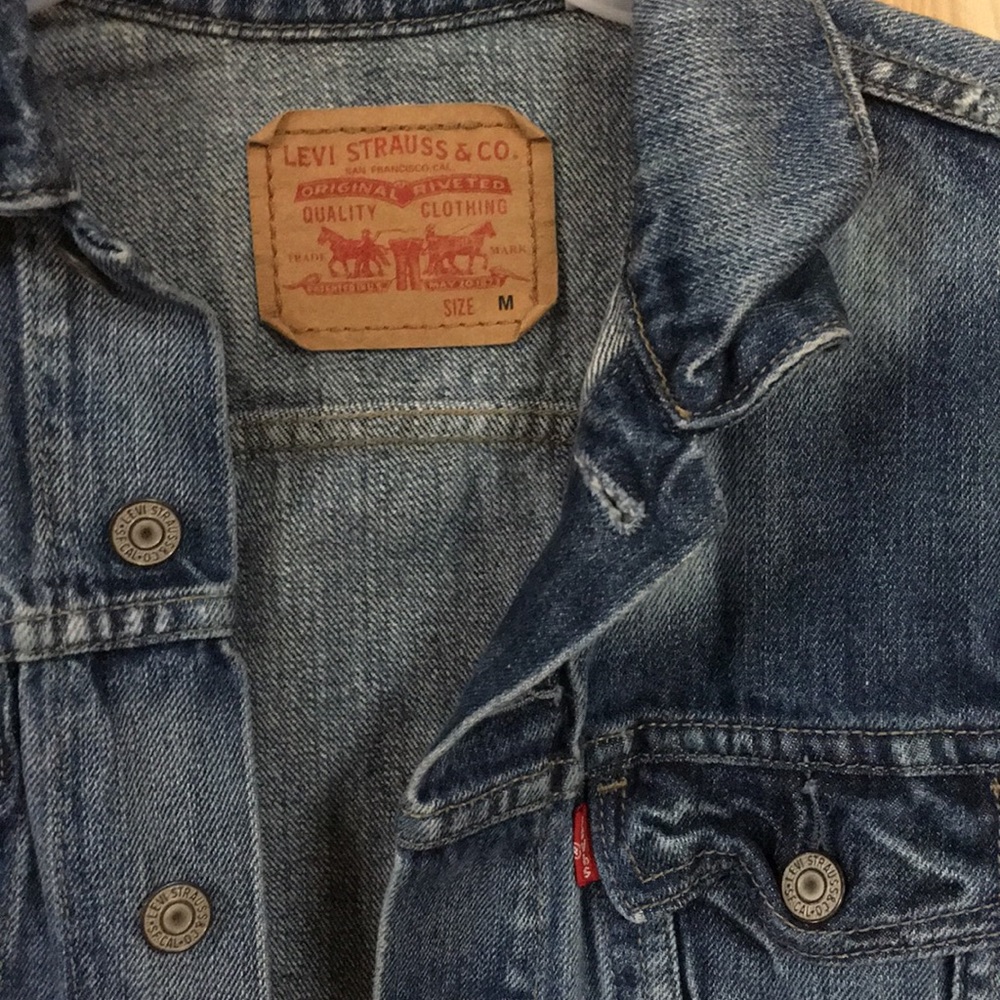 Women’s Levi’s jean jacket - Picture 3 of 6